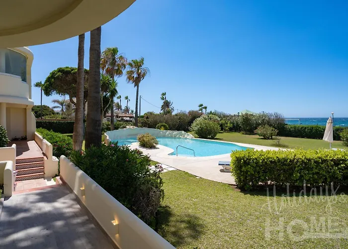 Beachfront Complex Neptuno Iii , Sea Views, Pool And Garden,elviria Lägenhet Marbella