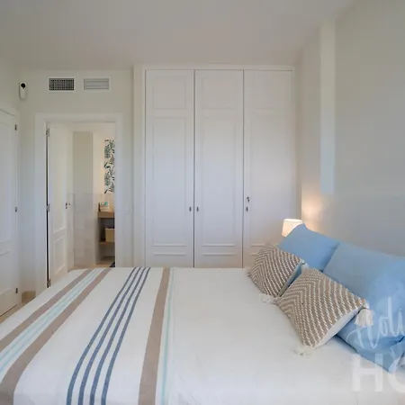 Beachfront Complex Neptuno Iii , Sea Views, Pool And Garden,elviria Apartment